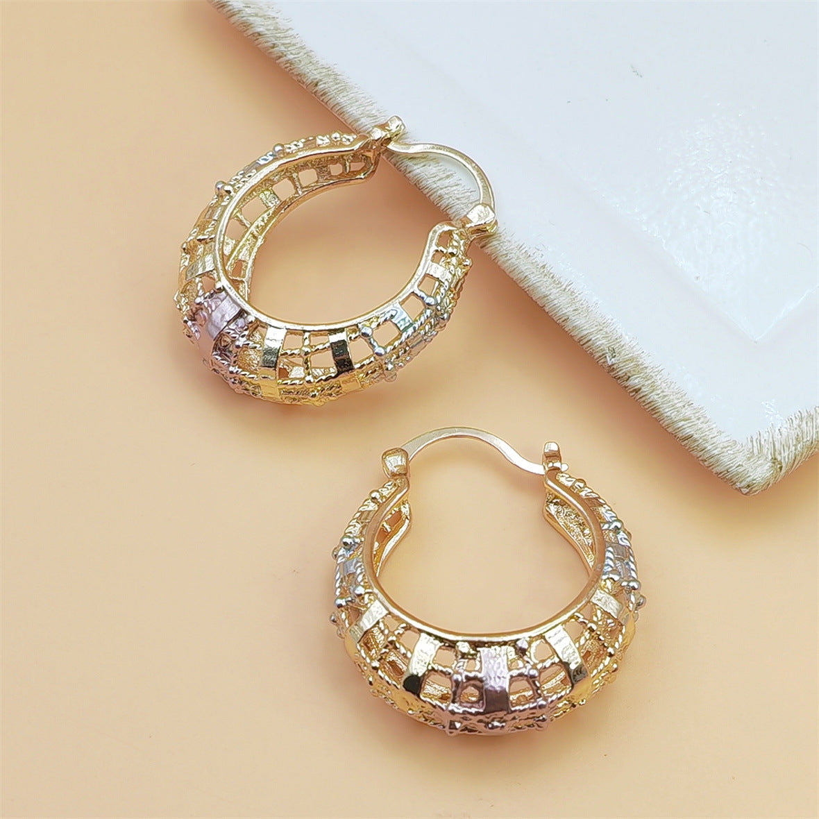 🔥LAST DAY 50% OFF🌸 Vintage Gold Flower Hoop Earrings
