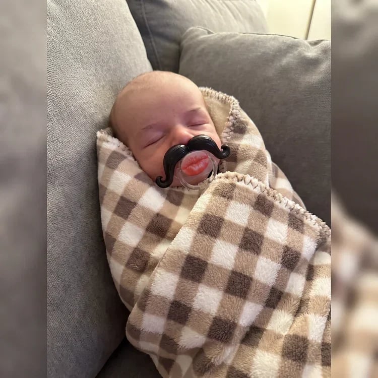 💥🏆💋 Kissable Mustache Pacifier – Funny Lips & Mustache Novelty Design👶